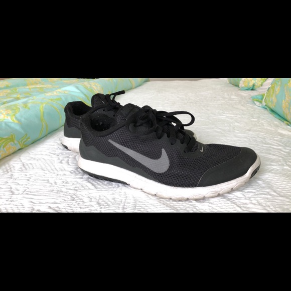 Black Nike Sneakers - Size 7 - Picture 1 of 3